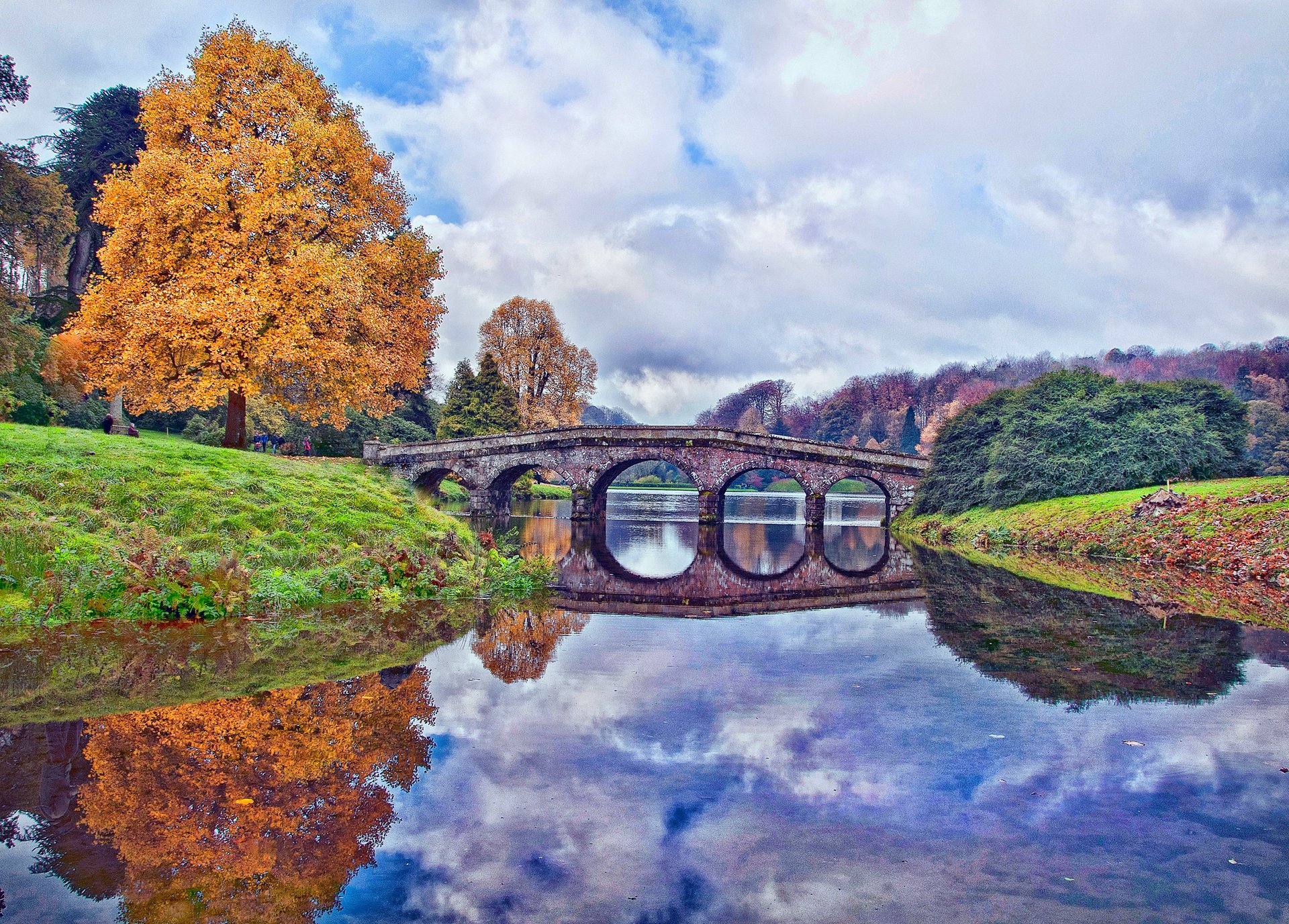 wiltshire england himmel wolken bäume herbst brücke teich