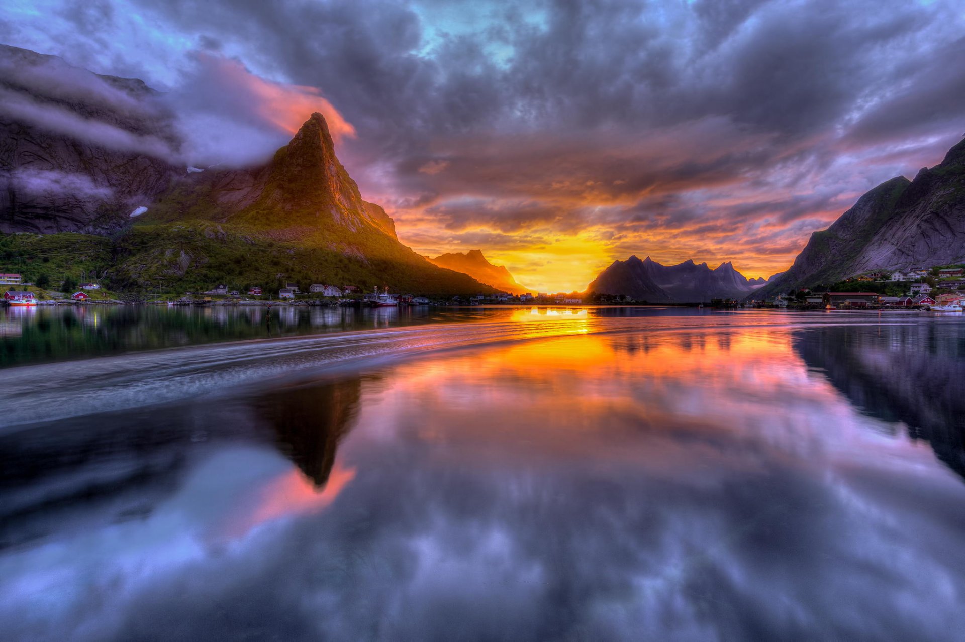 norvège mer coucher de soleil eau vagues nuages montagnes