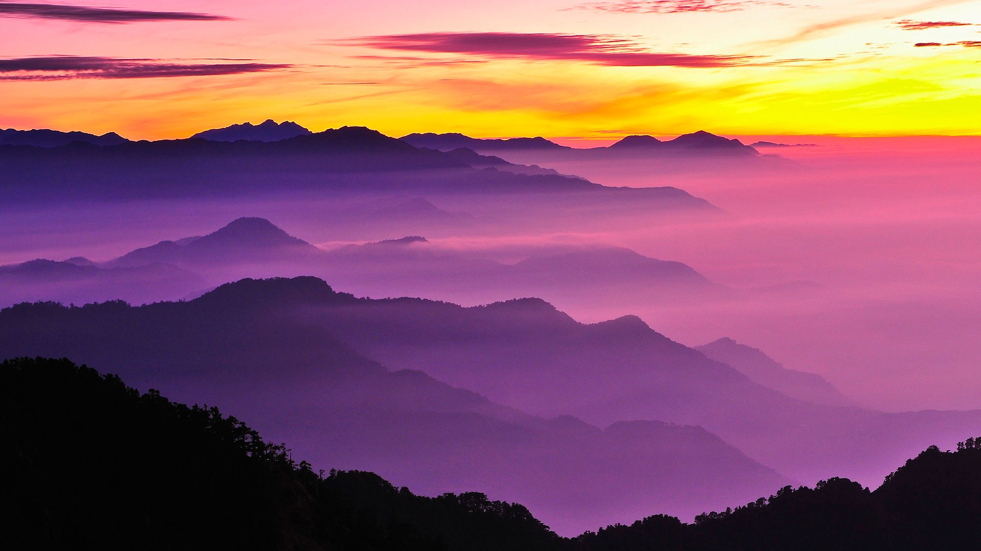 ciel nuages coucher de soleil lueur montagnes