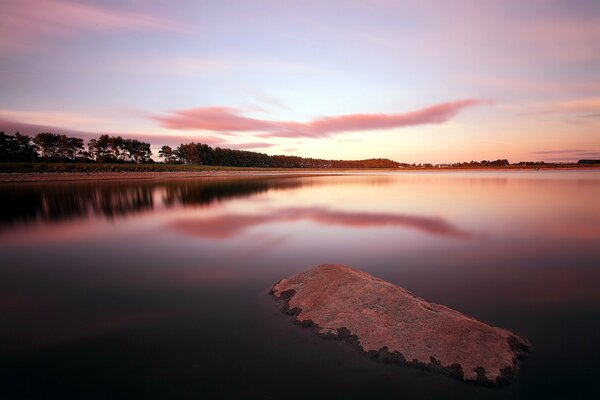 Fabulous sunset image on the lake