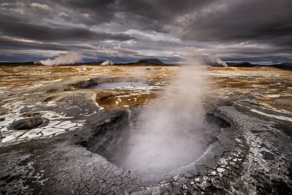 Spettacolare paesaggio lacustre in Islanda