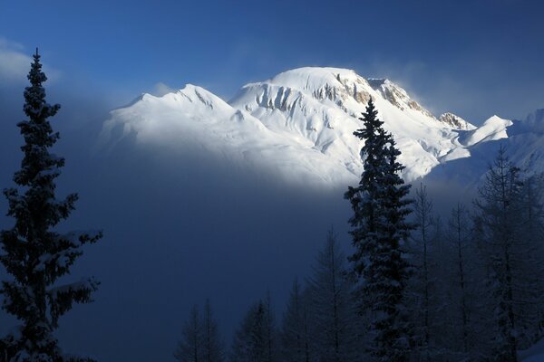 The view of the snow-white mountains amazement