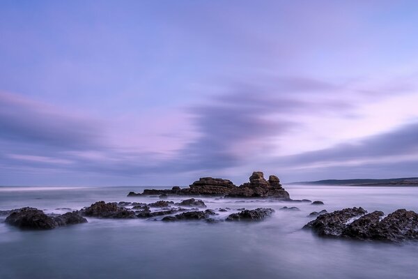 Couleur lilas du ciel dans la mer de Tasman