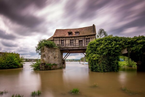 Suspended French house over the river