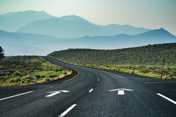 The road in California against the background of mountains and hills