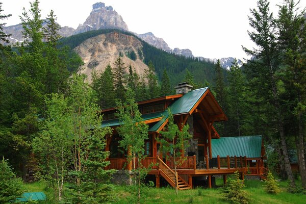 Maison dans les montagnes solitude silence