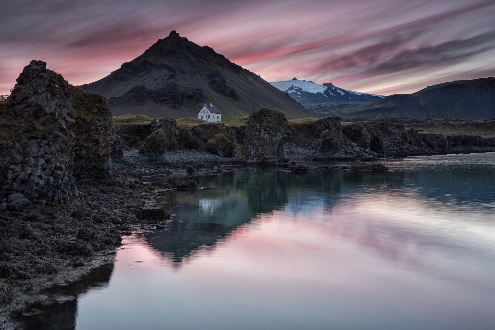 island dorf hütte berge see reflexion abend himmel sonnenuntergang