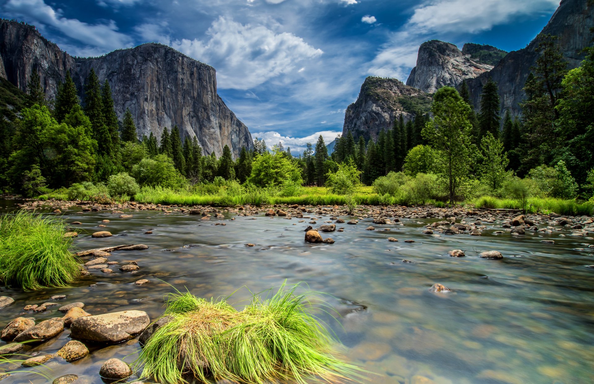 yosemite park narodowy sierra nevada góry jezioro las drzewa niebo chmury skały