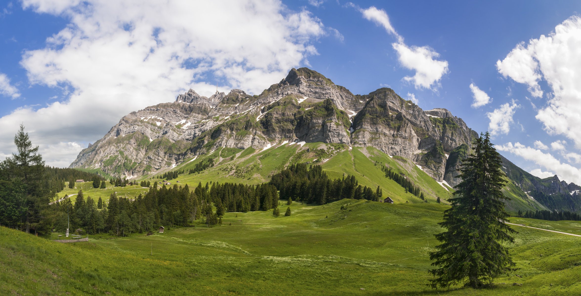 berge gipfel wiesen wald bäume himmel wolken