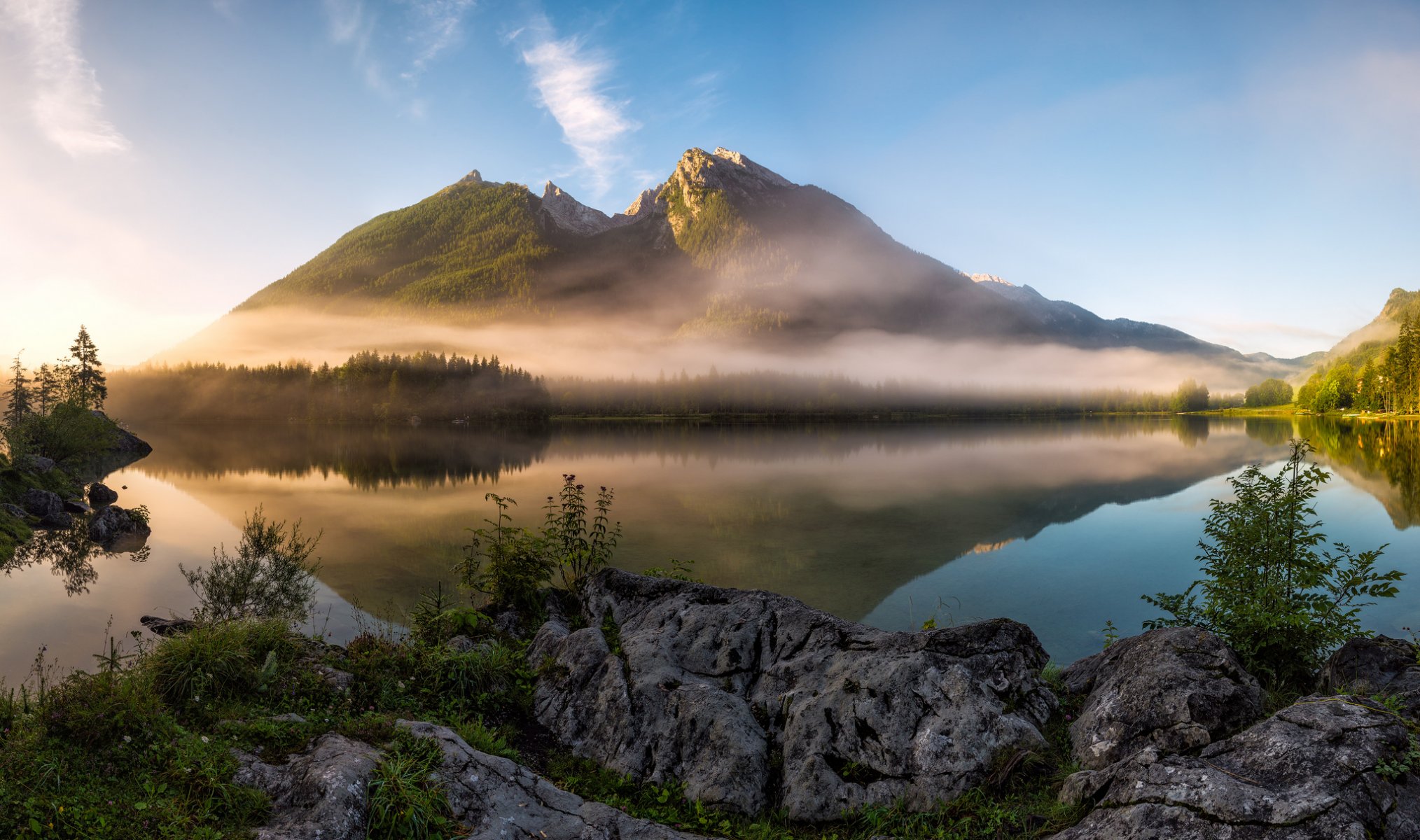 germania baviera alpi di berchtesgaden montagne mattina nebbia lago