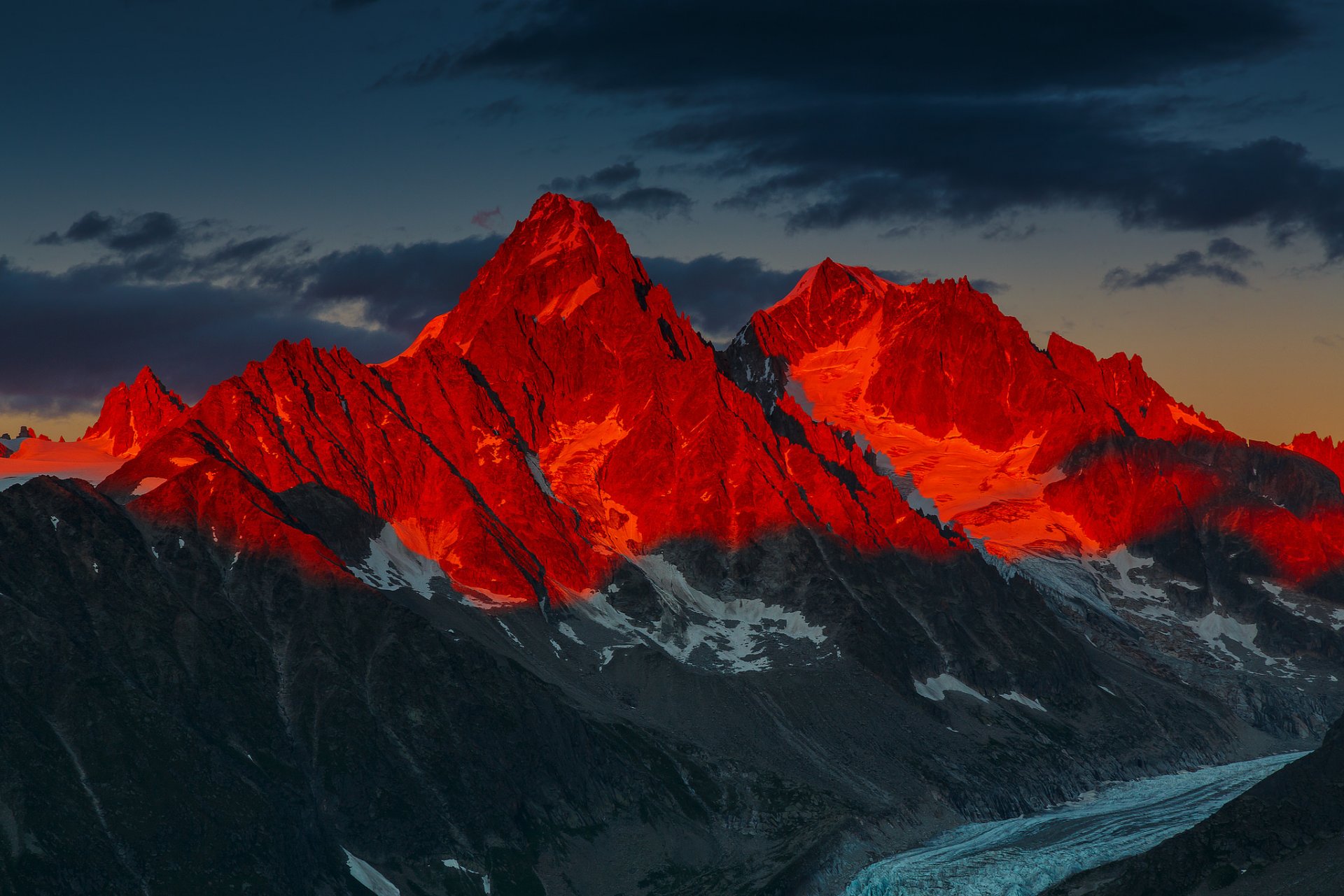 sonnenuntergang berge alpenglow über dem d argentiere gletscher den französischen alpen