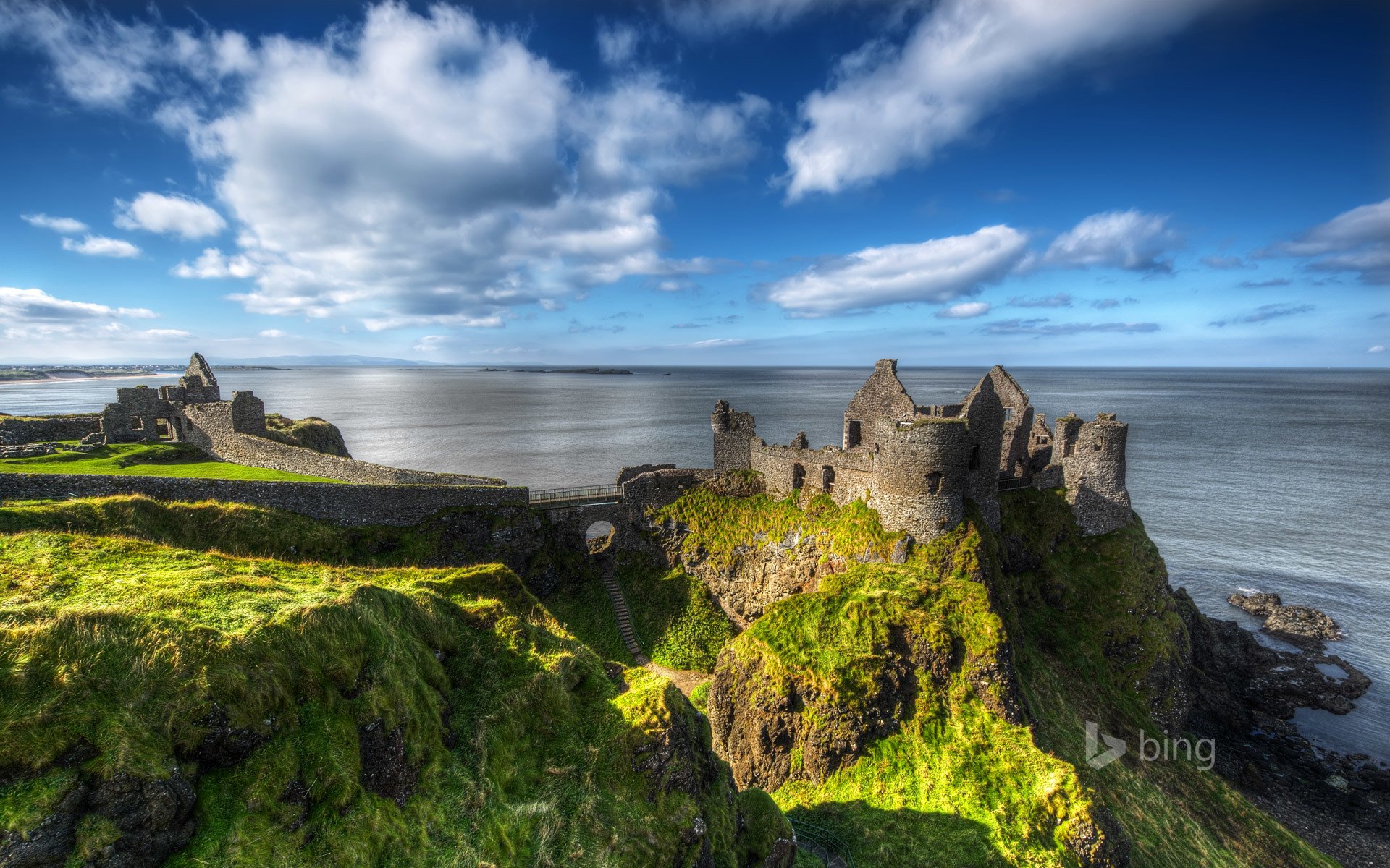 irlande du nord comté d antrim château de dunlus ciel mer ruines ruines rocher