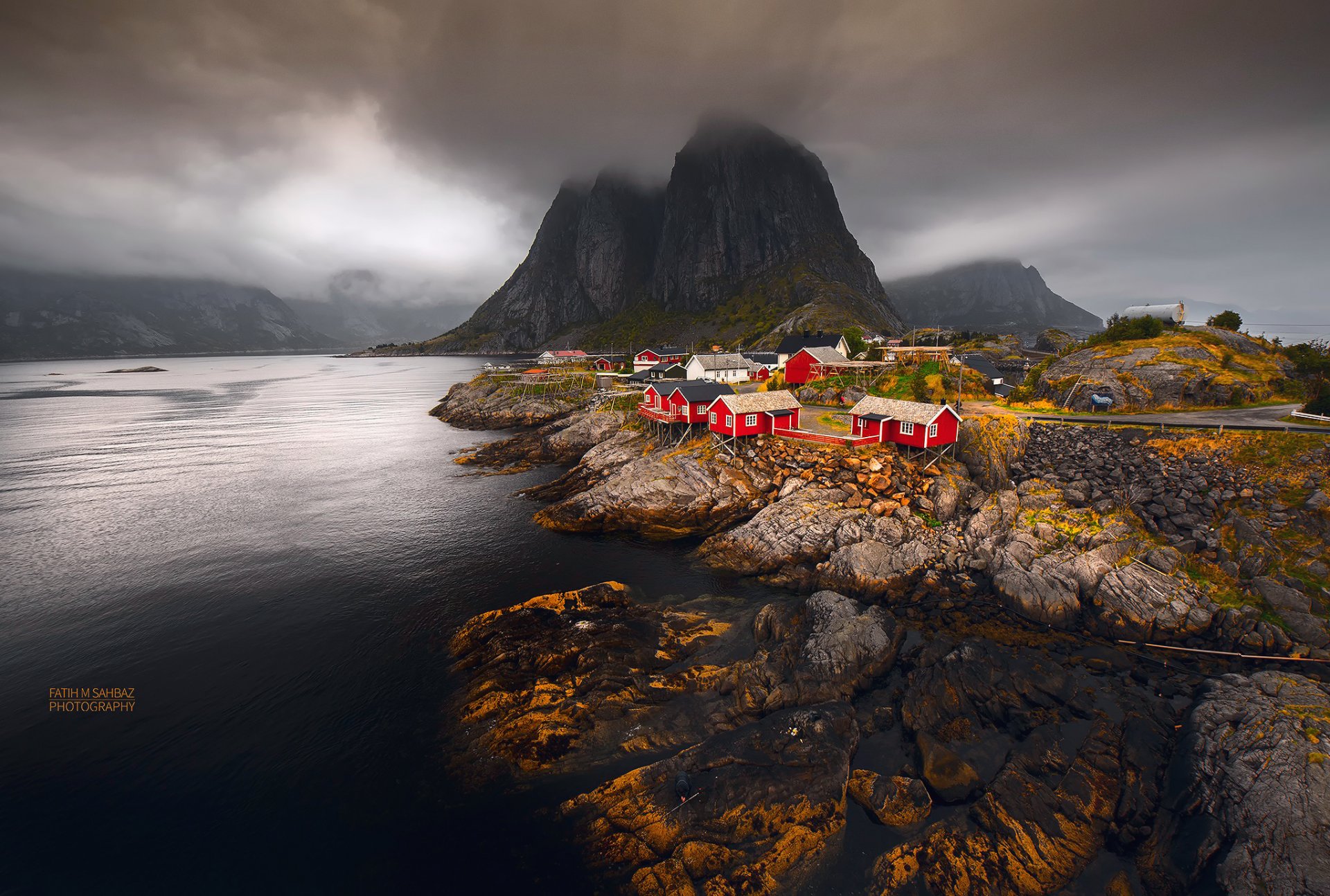 norvegia lofoten norwegian sea arcipelago comune di moskenes fülke nurland insediamento città montagne mare autunno