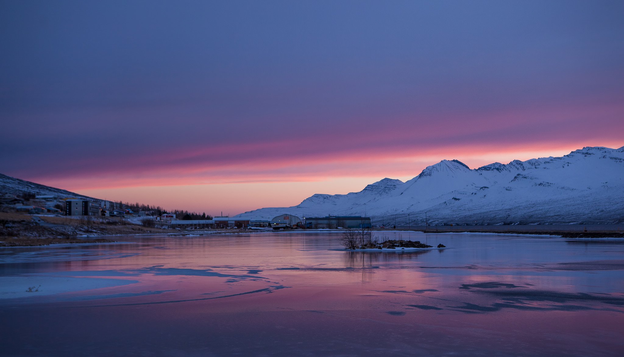 islande lac glace côte montagnes neige soir ciel coucher de soleil