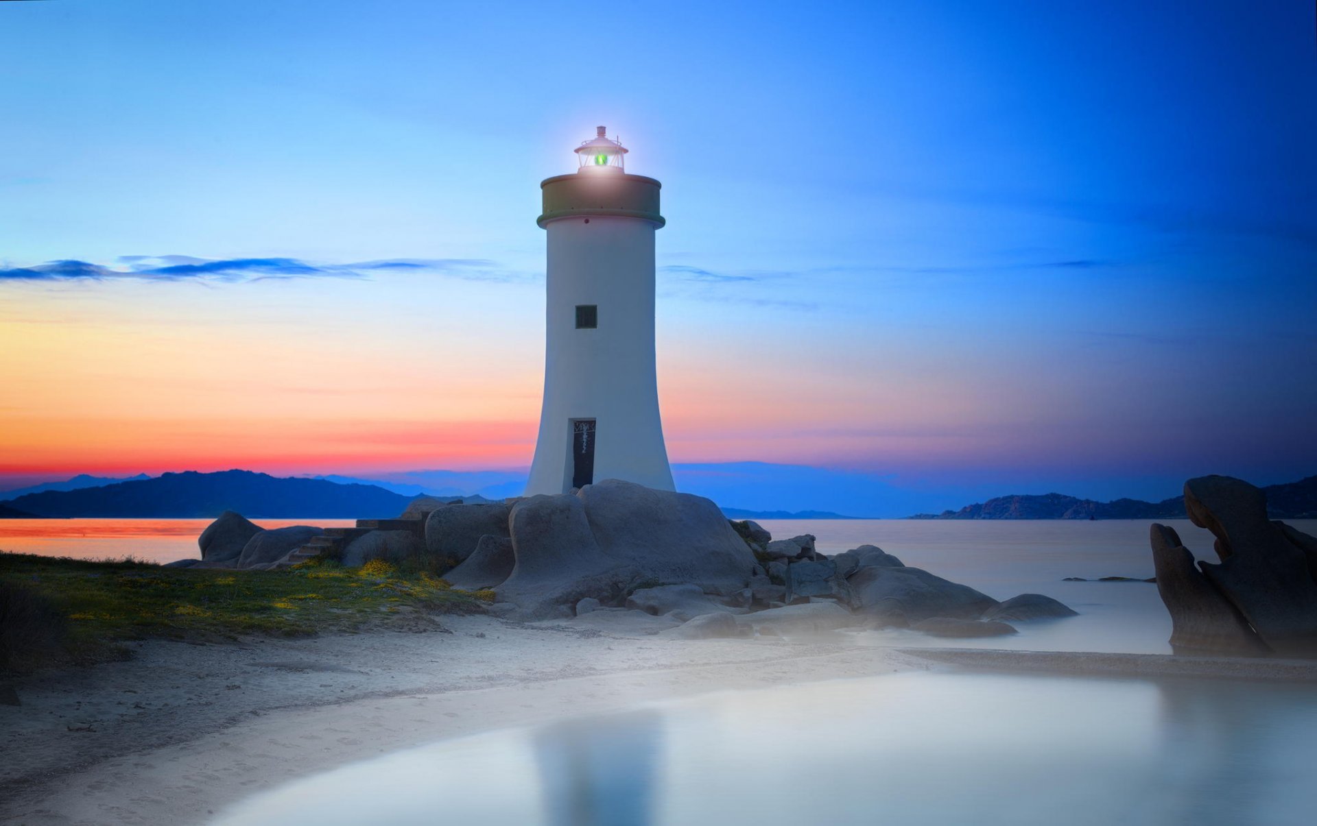 wolken italien landschaft weinrot leuchtturm marcocarmassi felsen sardinien meer himmel sonnenuntergang wasser