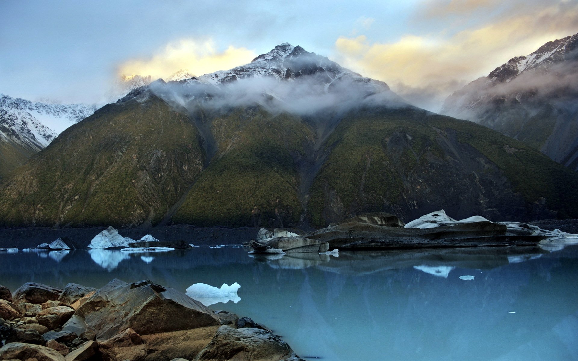 lac montagnes paysage