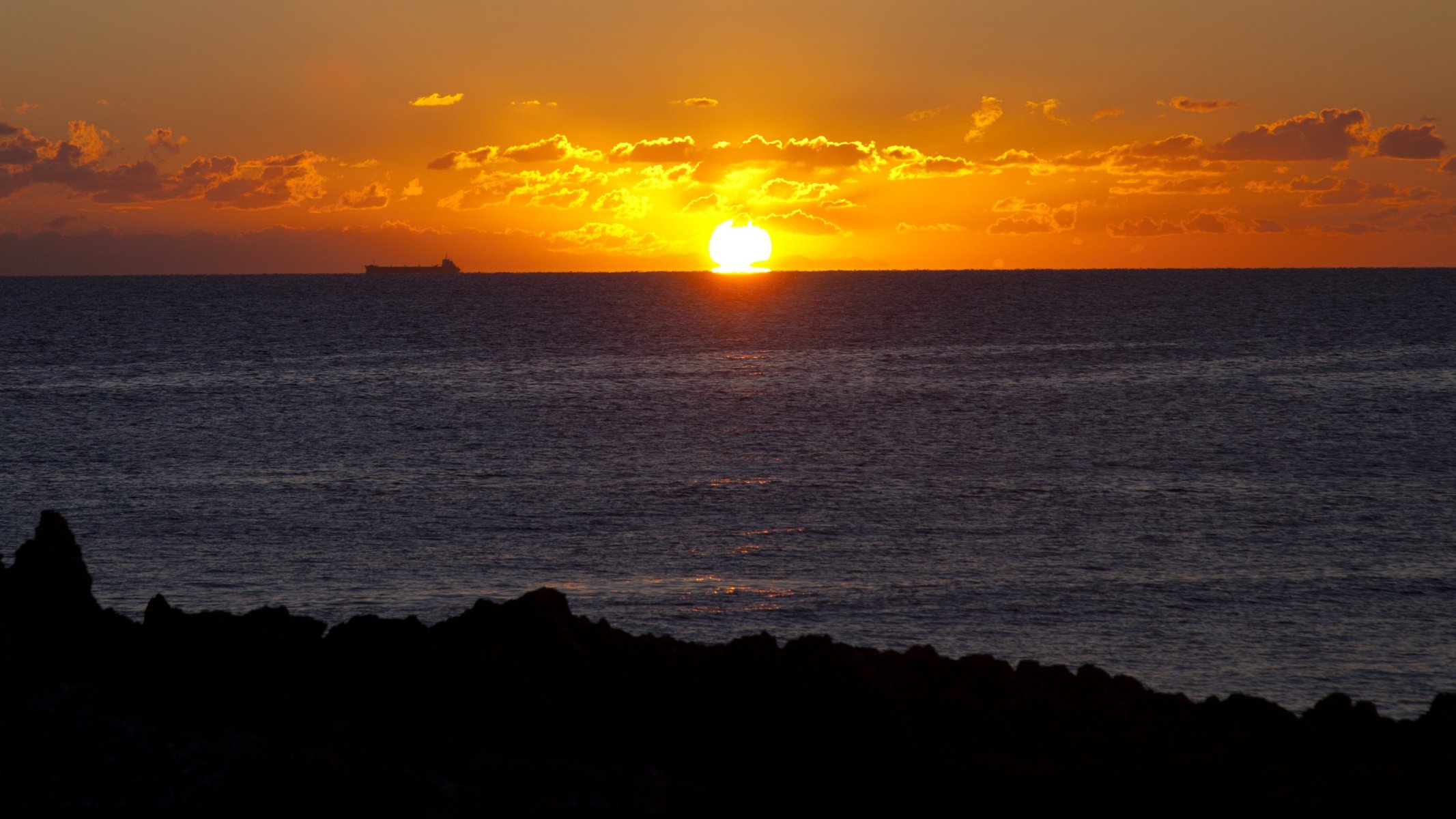 mare costa nave sole alba cielo nuvole costa orientale dell italia