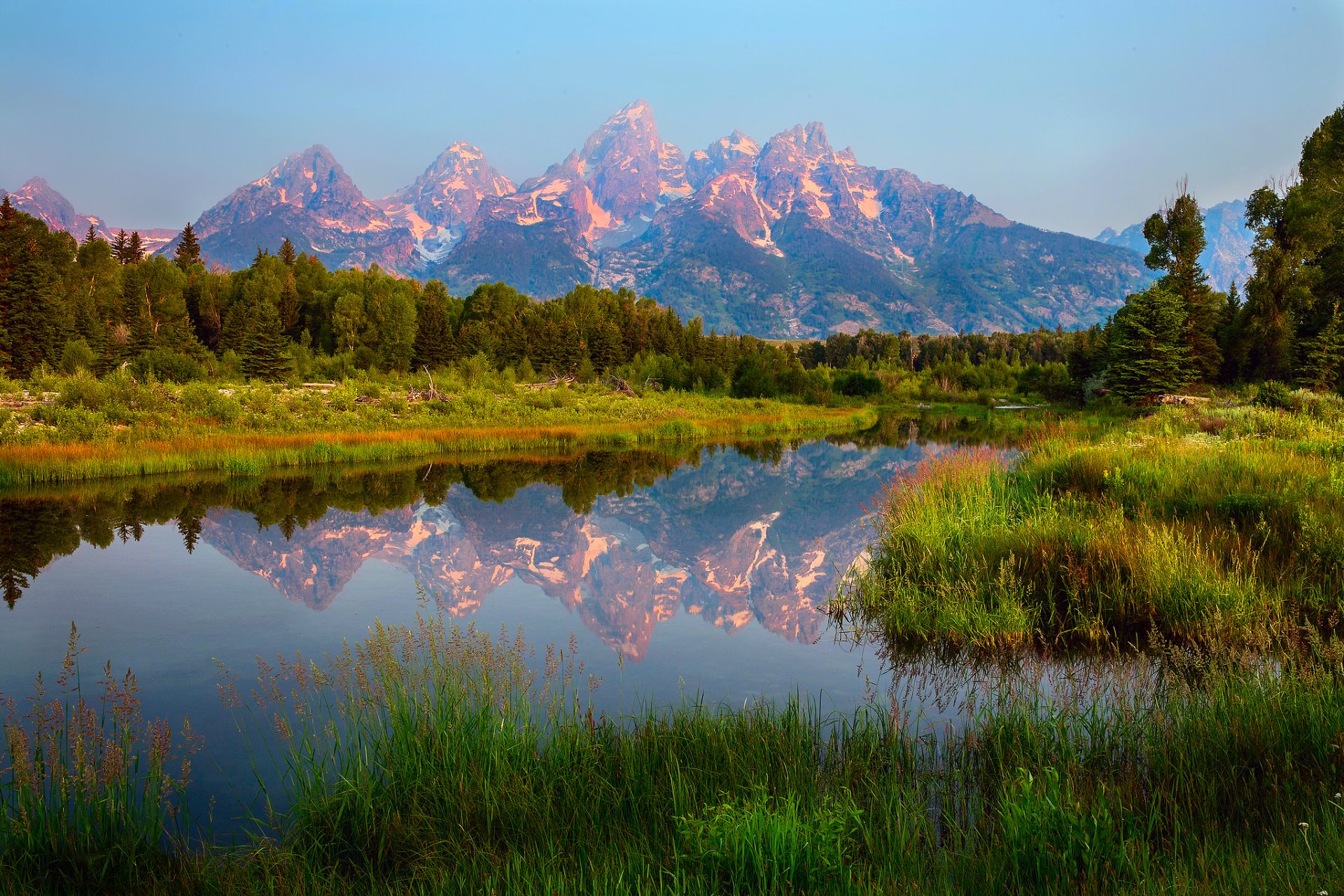 états-unis wyoming parc national de grand teton schwabachers plantation montagne forêt eau nuages ciel réflexion été