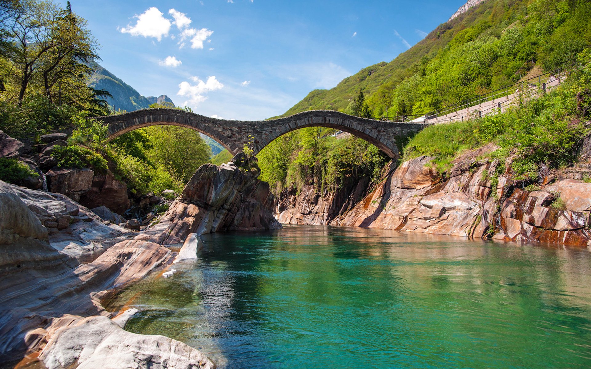 himmel wolken fluss brücke bogen berge hang bäume