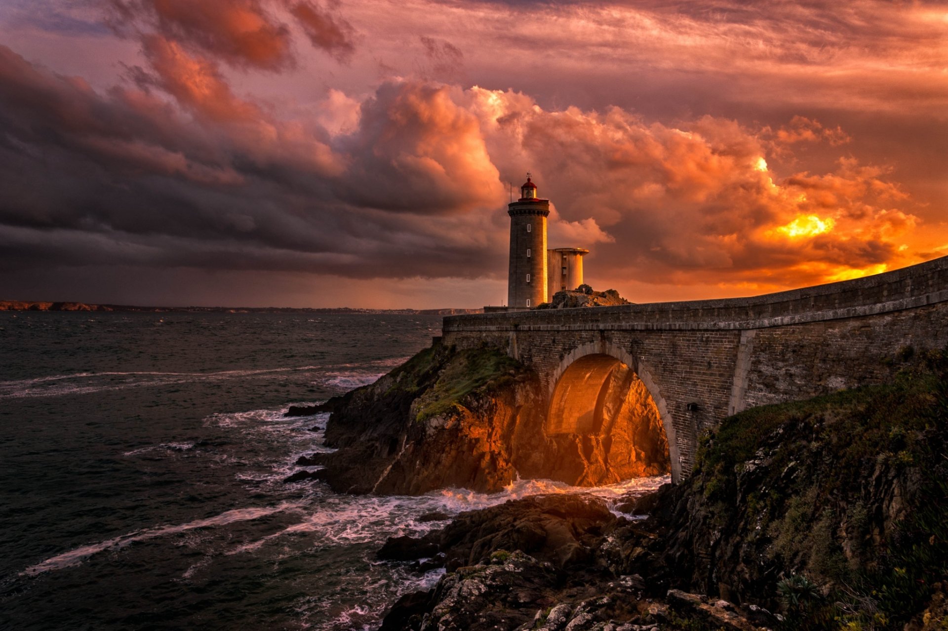 faro mar paisaje rompeolas puente