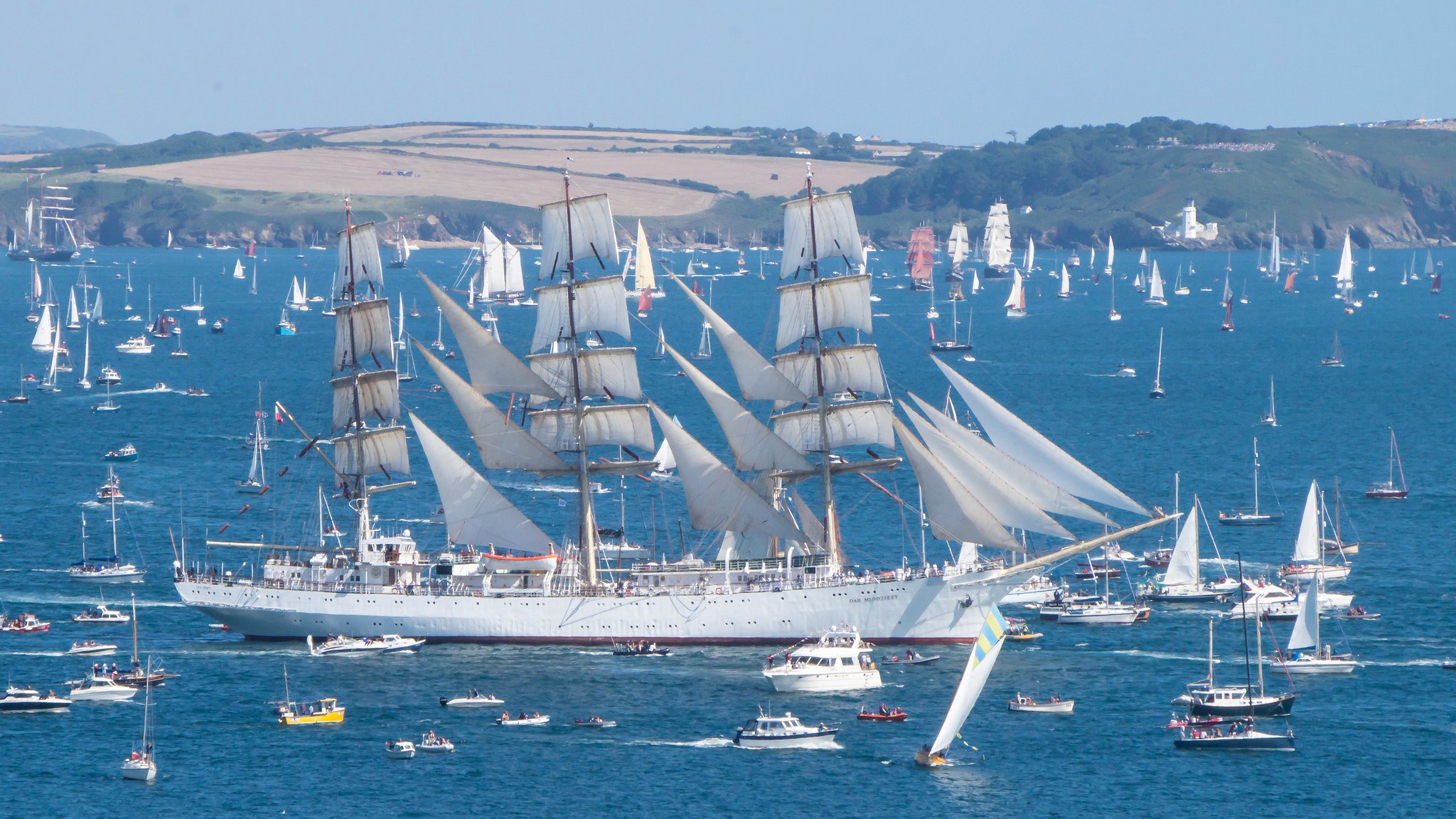 ciel côte mer navire voilier bateaux yachts voile défilé régate vacances