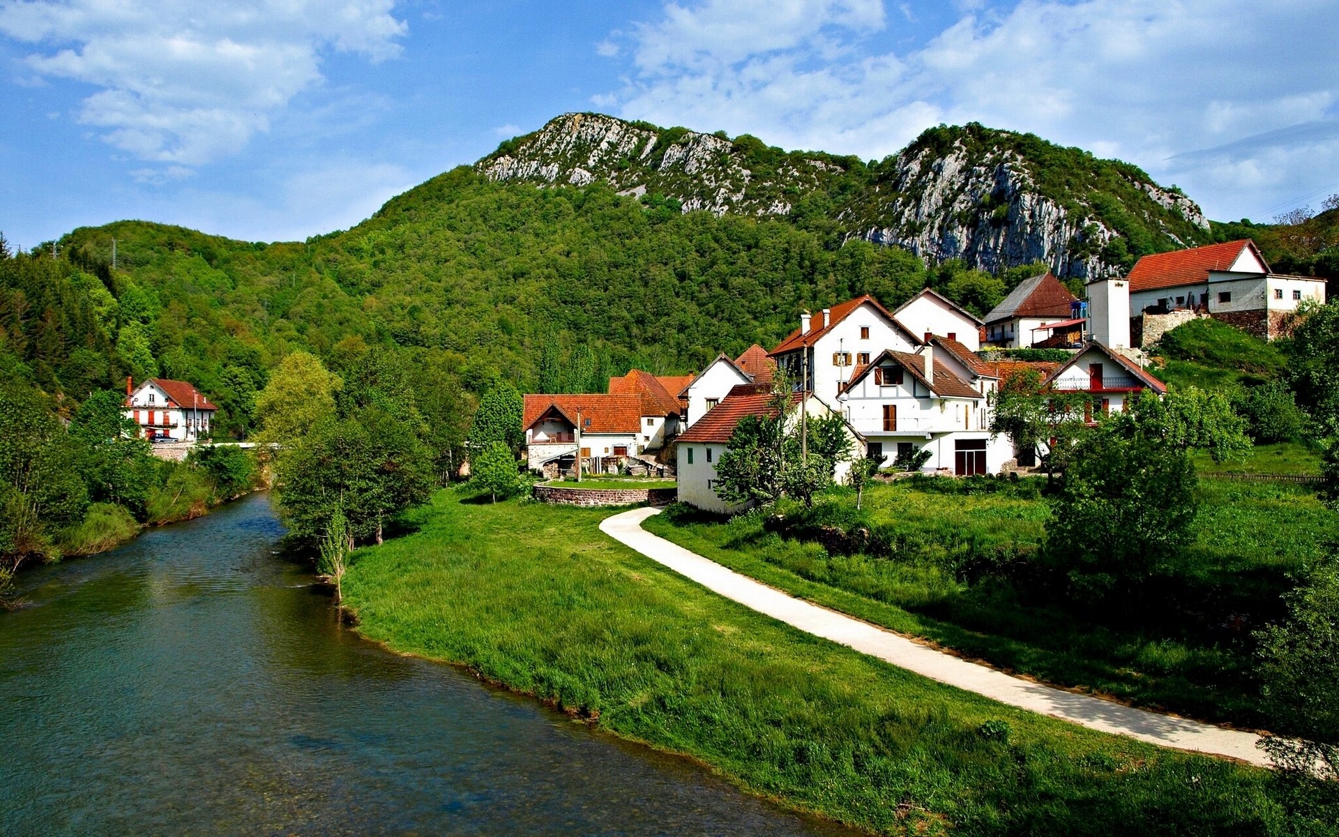 alazar valley navarra spain valley of salazar river mountain house