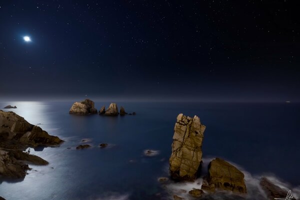 Quiet sea shore with rocks