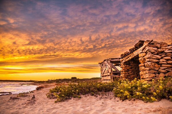 Vue sur le littoral et beau coucher de soleil