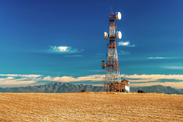 Hermoso paisaje. Antena en el campo