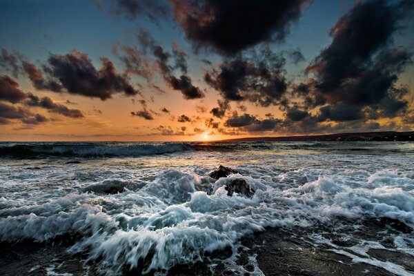 Fotografía de la costa al atardecer