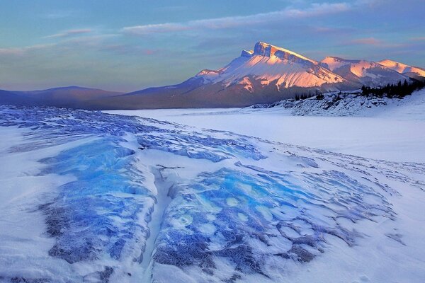 Naturaleza extraordinaria: foto de invierno, montañas, hielo, nieve, cielo