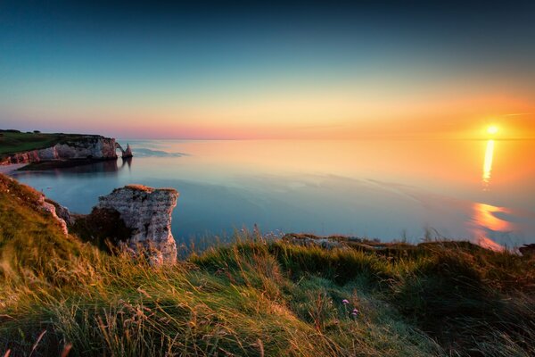 Tramonto sulla superficie dello specchio del Lago