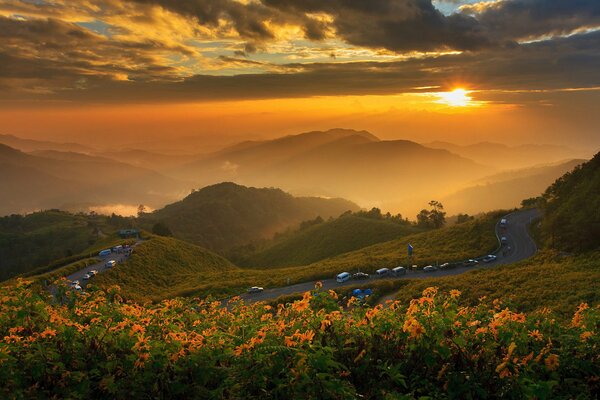 Hipnotyzujący górski krajobraz Tajlandii
