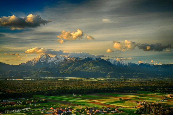 Bergpanorama-Landschaft der Natur