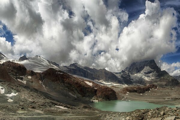 Montagne lago cielo Svizzera