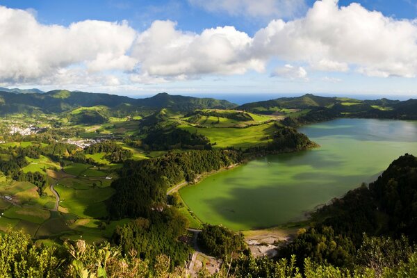 Die Natur Portugals. Wolken und Natur