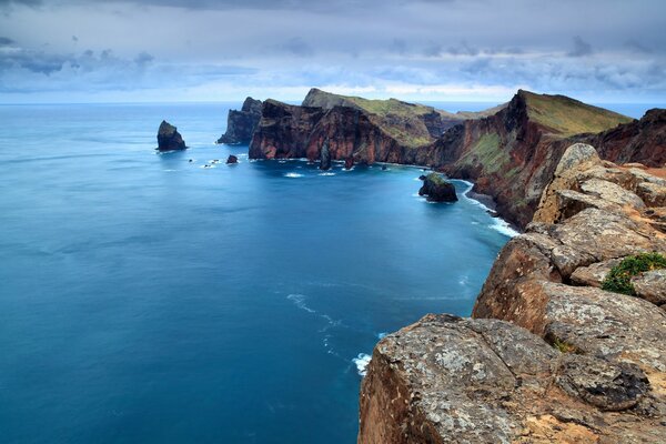 The meeting place of the blue ocean and rocks