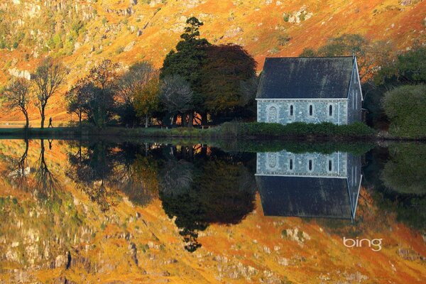 Paisaje con una Casa en la orilla del lago