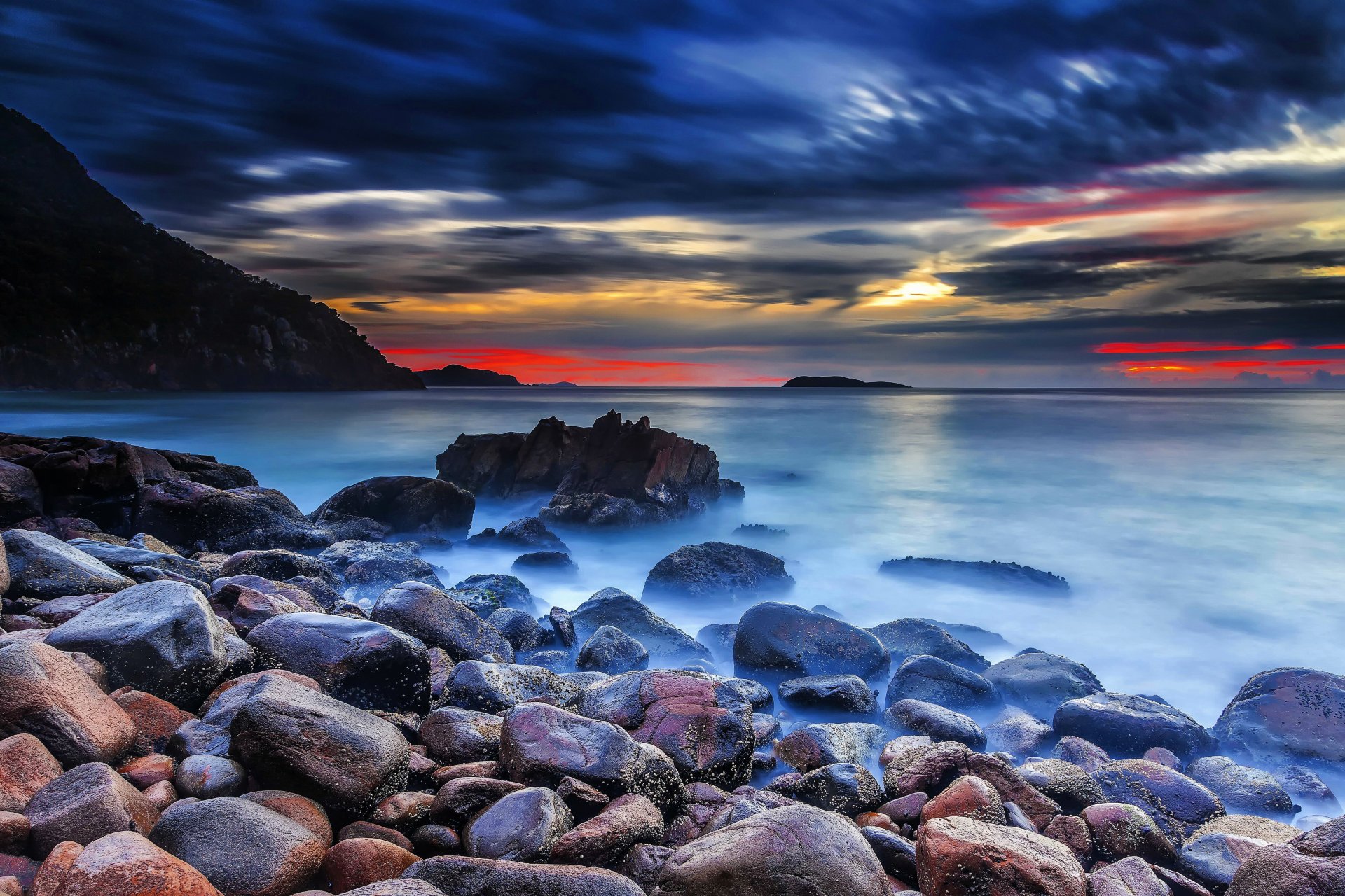 cielo nubes nubes puesta de sol resplandor mar rocas piedras naturaleza