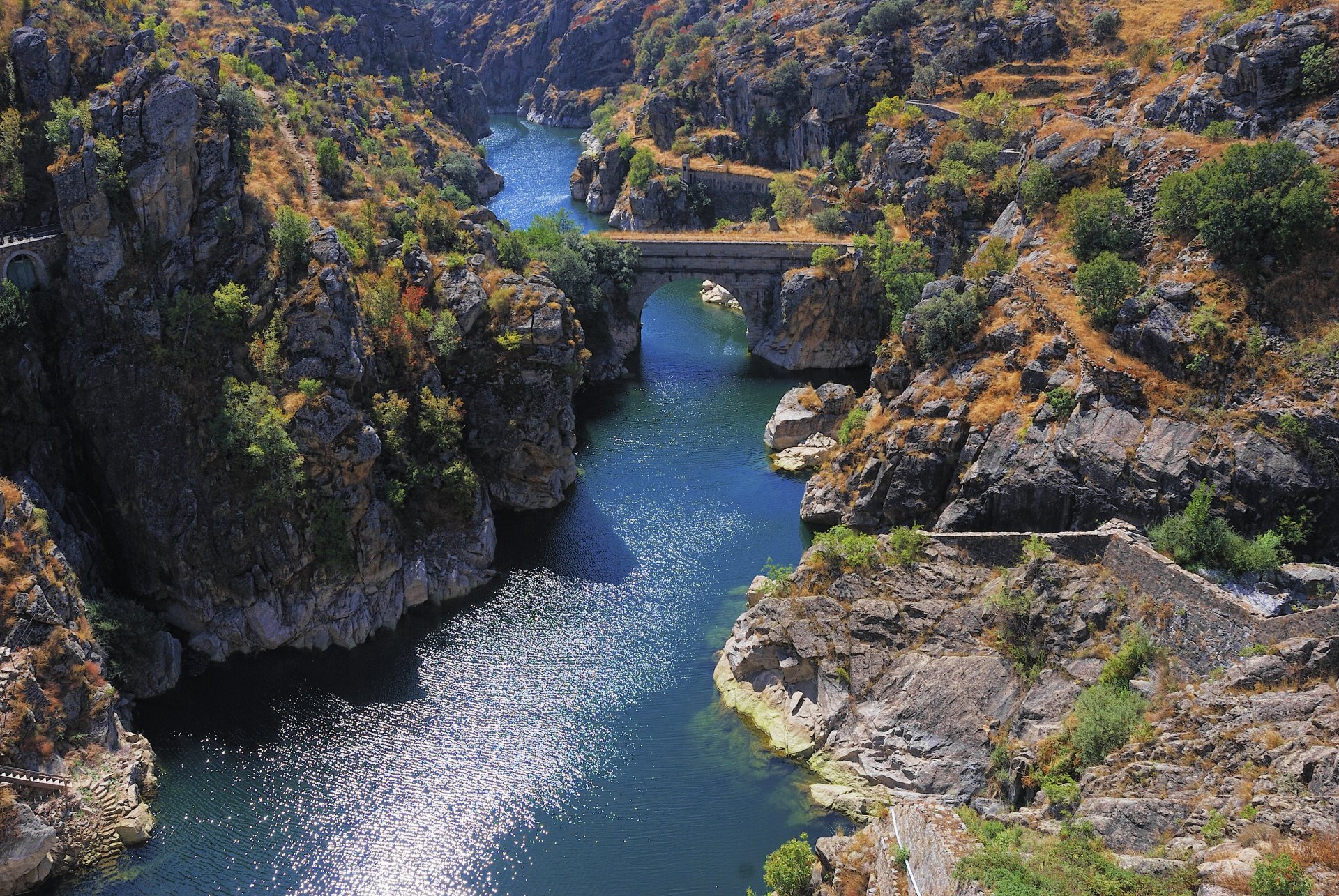 rocce alberi ponte fiume