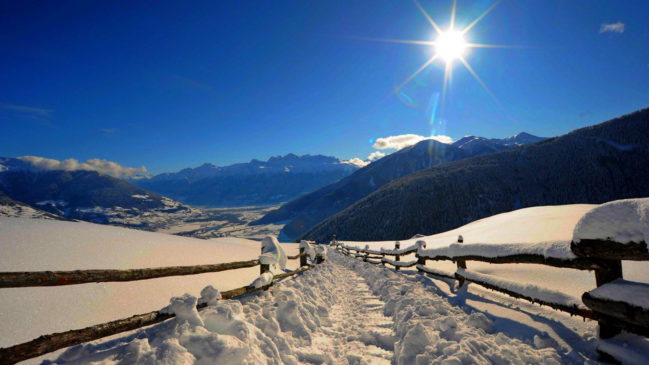 natura strada montagna foresta parco sole inverno neve cielo paesaggio strada montagna inverno bianco fresco bello tramonto