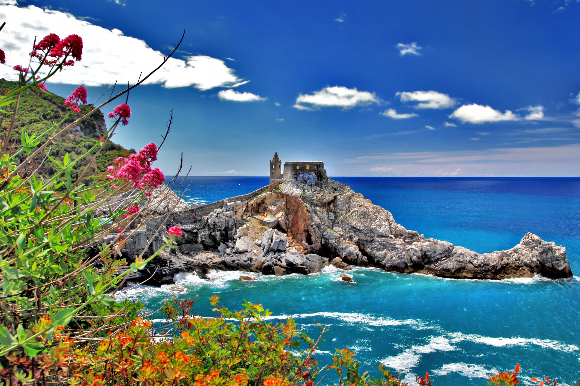 cinque terre italie ciel mer ville nuages roches fleurs nature maison tour