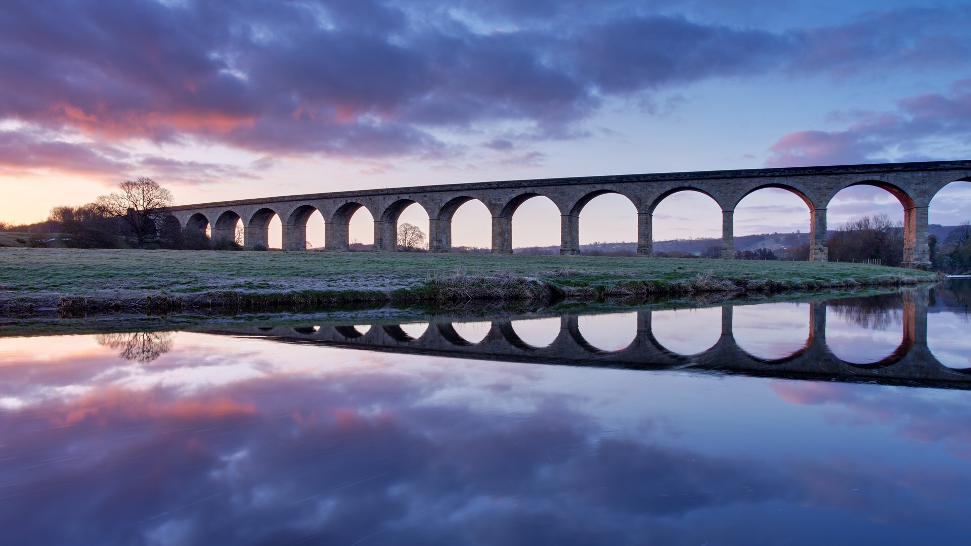 royaume-uni angleterre pont viaduc rivière matin aube ciel nuages réflexion