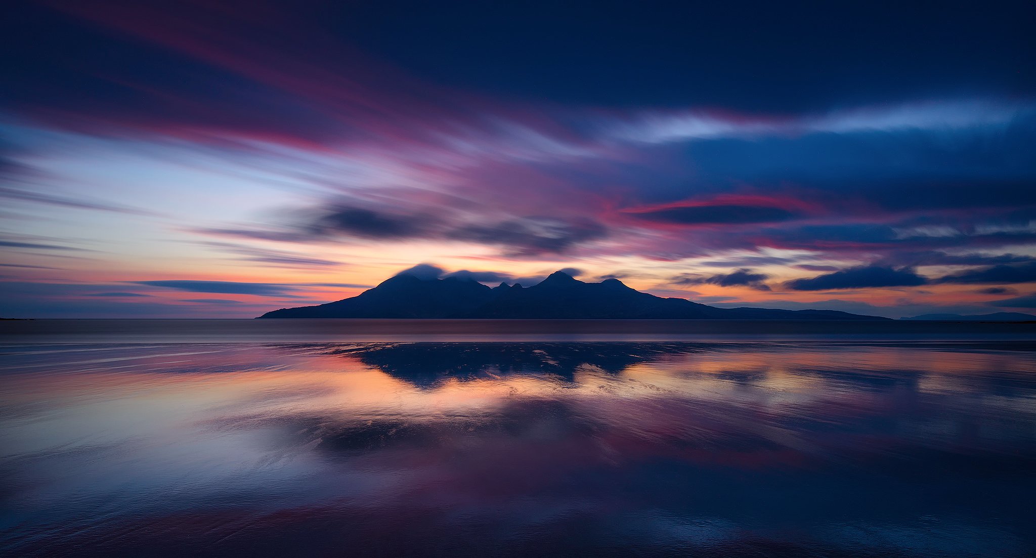 escocia isla egg océano atlántico playa noche montañas nubes