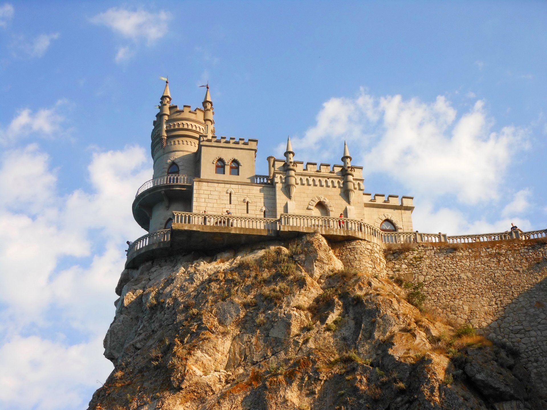 krim kap aj-todor gaspra schwalbennest schloss felsen himmel wolken