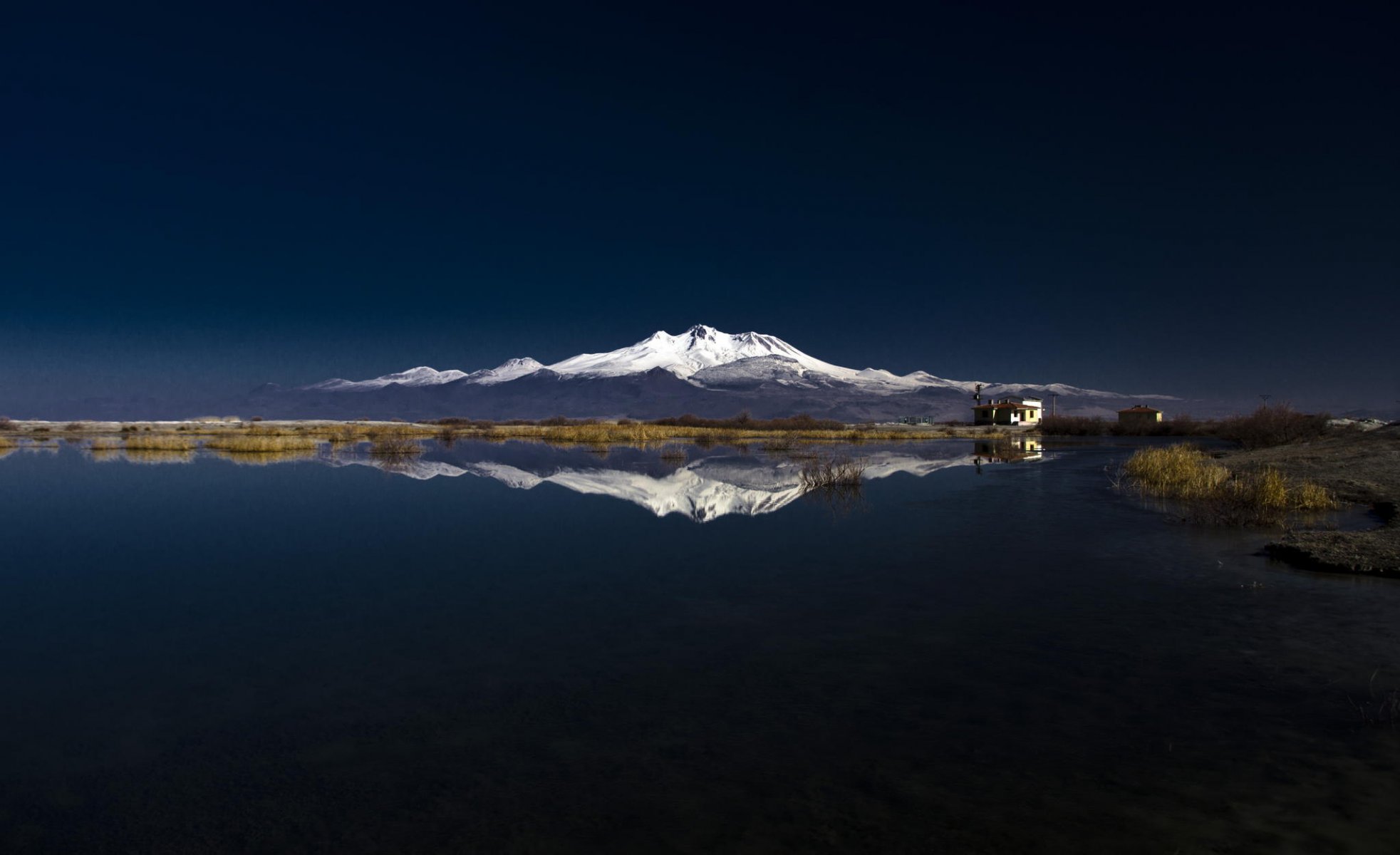 montaña lago reflexión nieve naturaleza