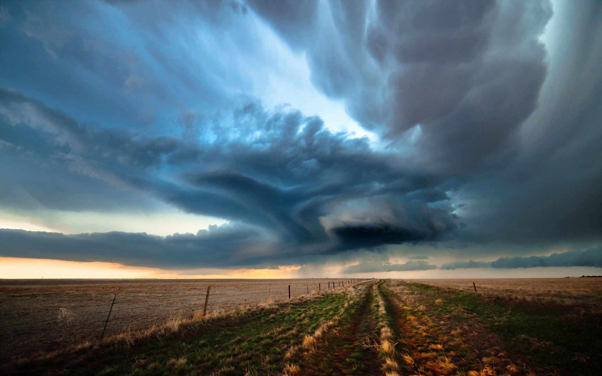 phantasmagorie feld wolken landschaft