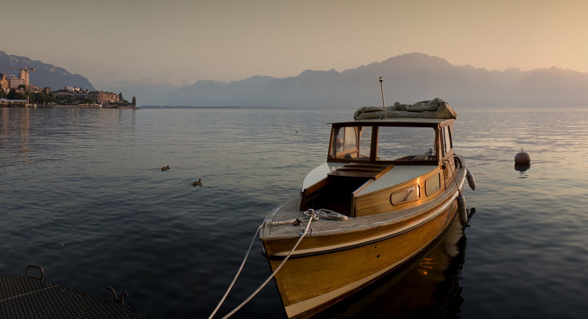 montreux szwajcaria jezioro genewskie jacht