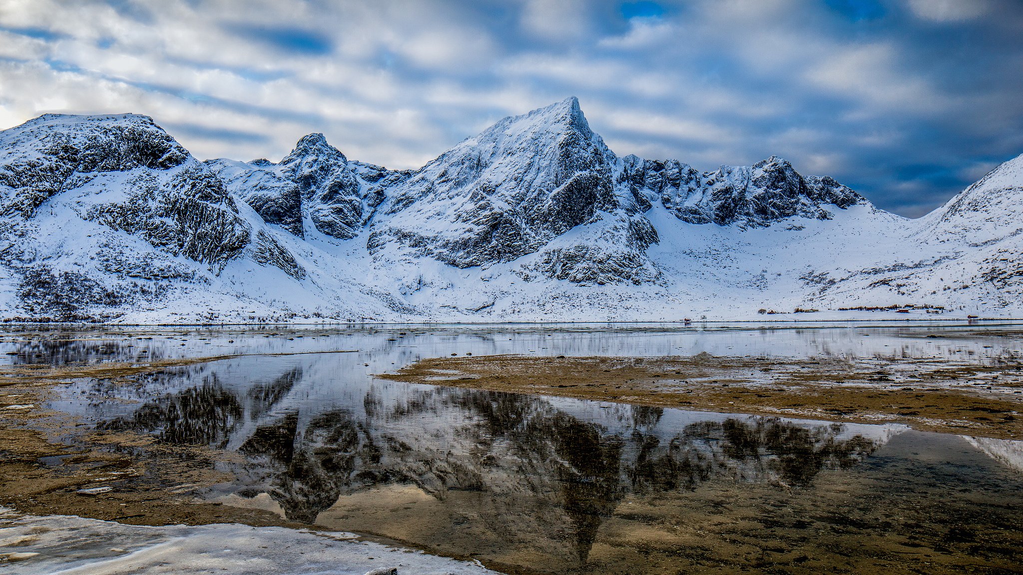 montagna neve inverno lago riflessione natura paesaggio