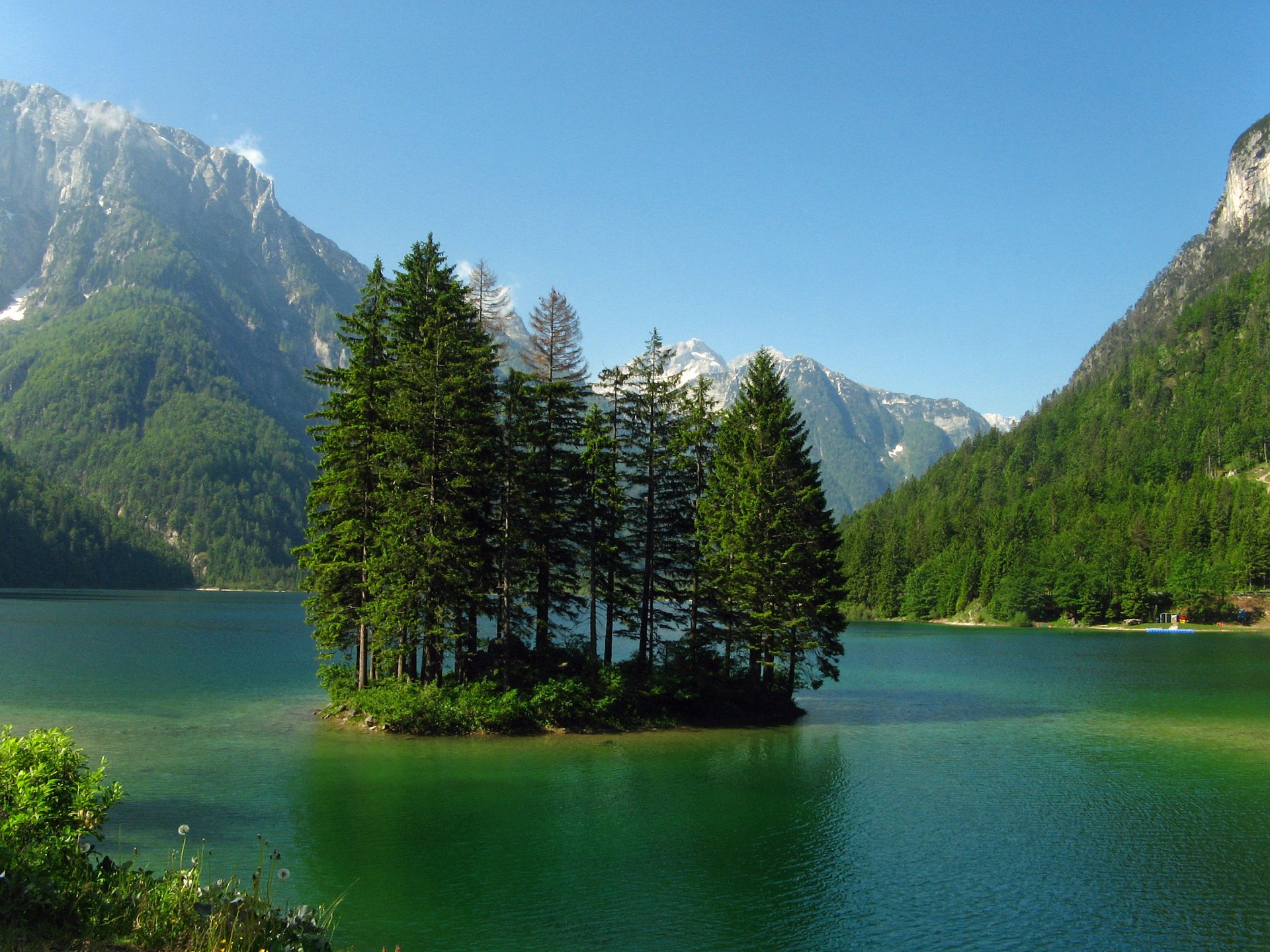 nature lac île arbres montagnes eau